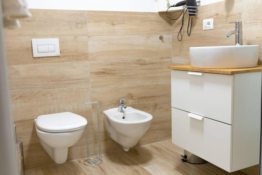Donna Marta Apartment Bologna Bagian luar foto
