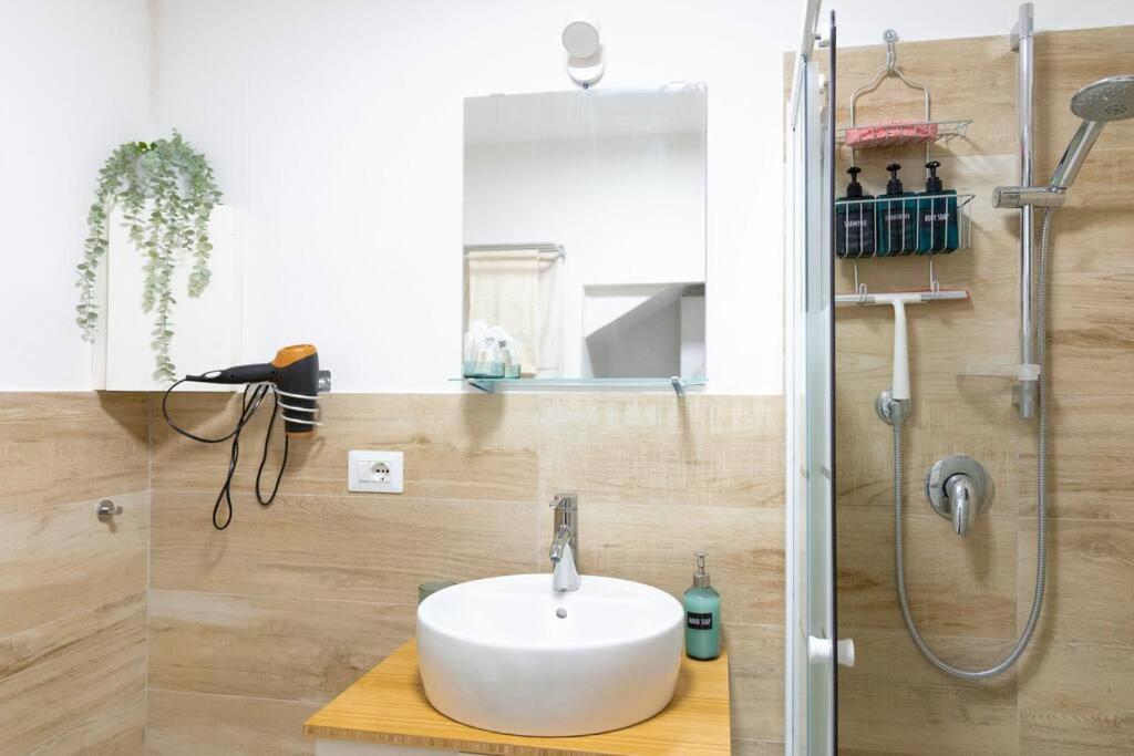 Donna Marta Apartment Bologna Bagian luar foto
