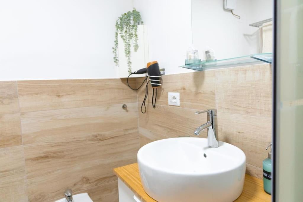 Donna Marta Apartment Bologna Bagian luar foto